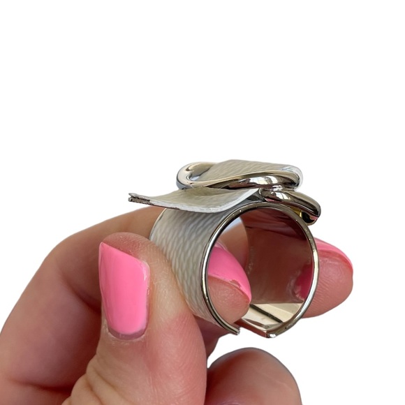 Louis Vuitton Ring - Picture 11 of 12